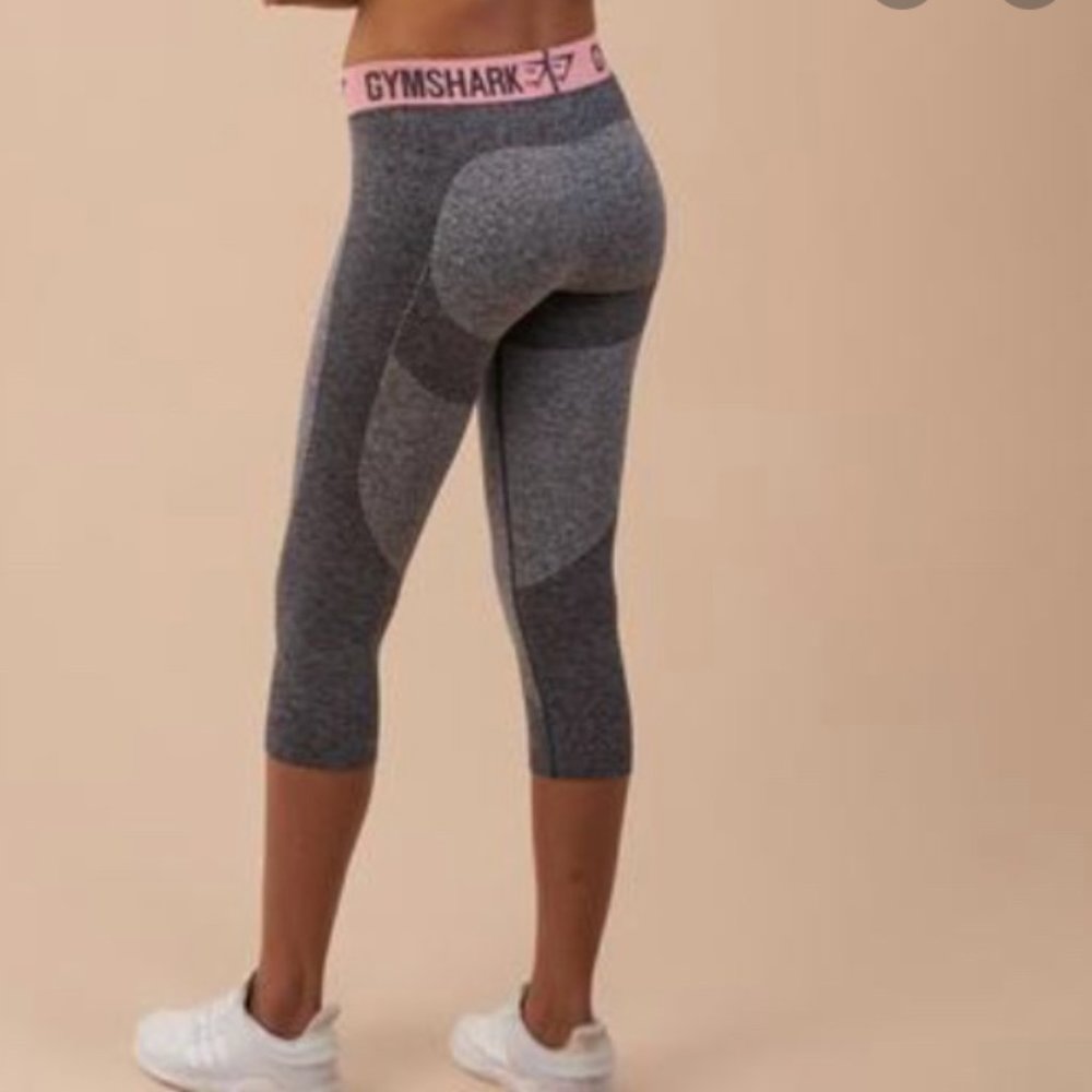 Gymshark Flex cropped Charcoal Marl/Peach Pink